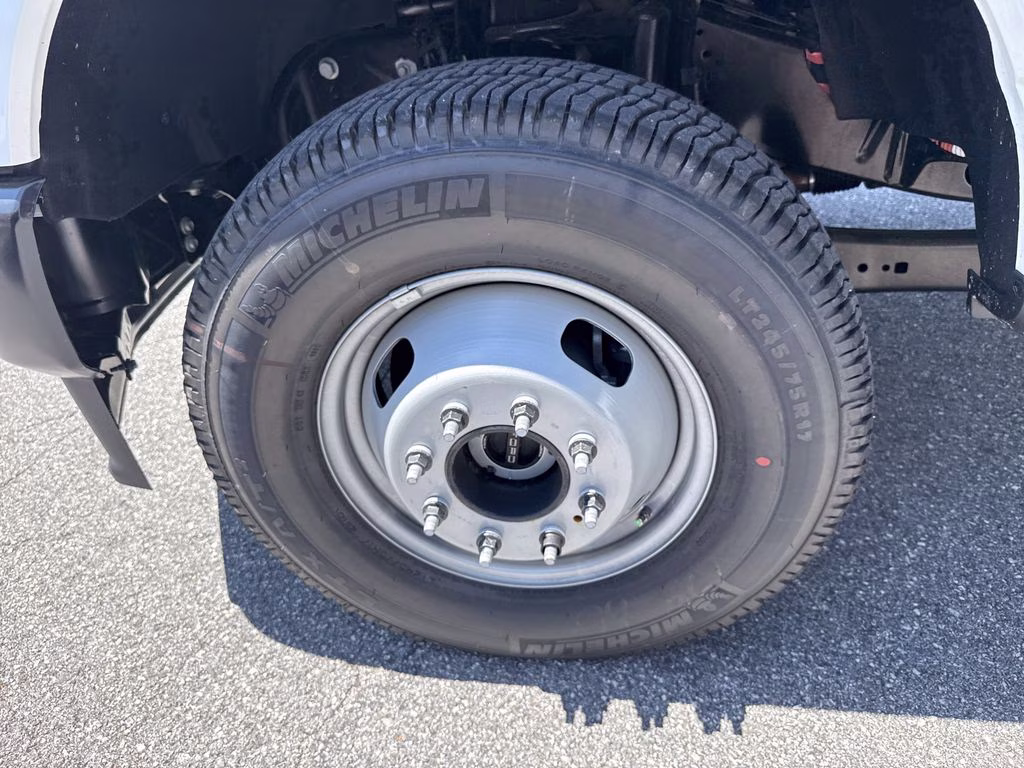 2026 Oxford White Ford Super Duty F-350 DRW XL 4X4 Chassis