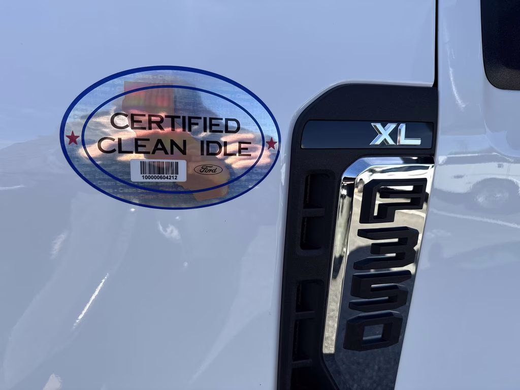 2026 Oxford White Ford Super Duty F-350 DRW XL 4X4 Chassis