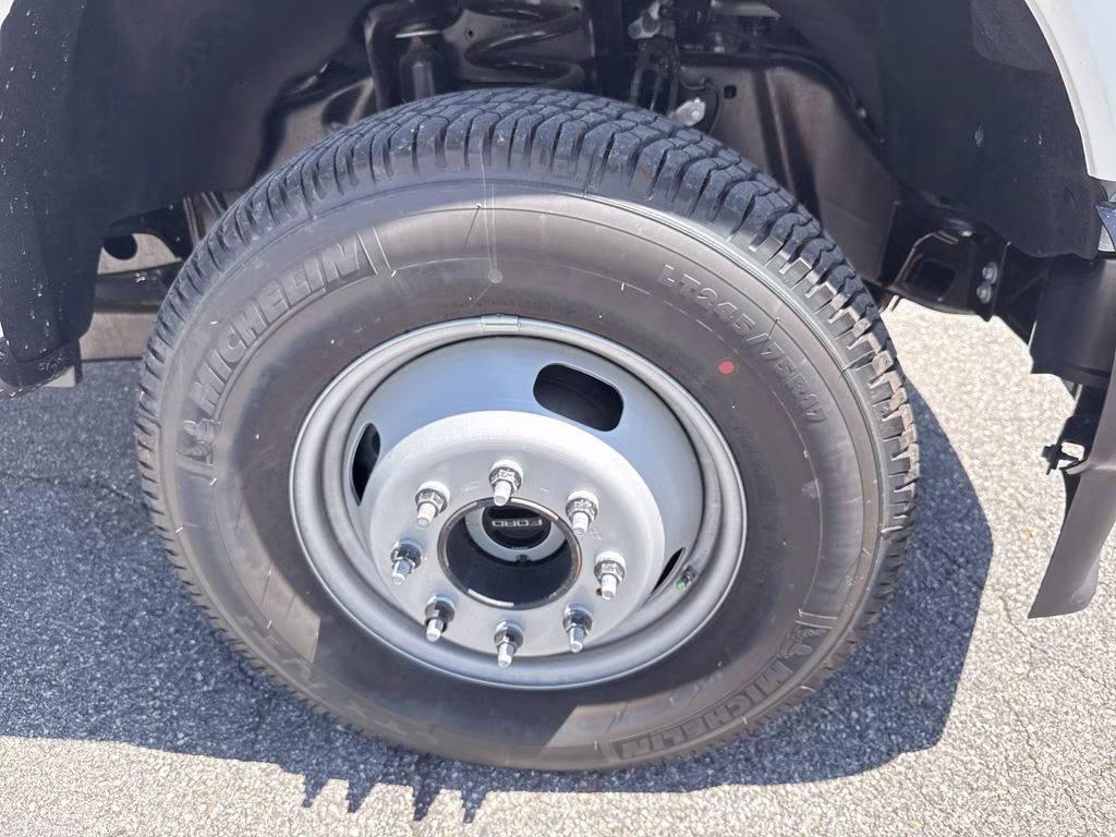 2026 Oxford White Ford Super Duty F-350 DRW XL 4X4 Chassis