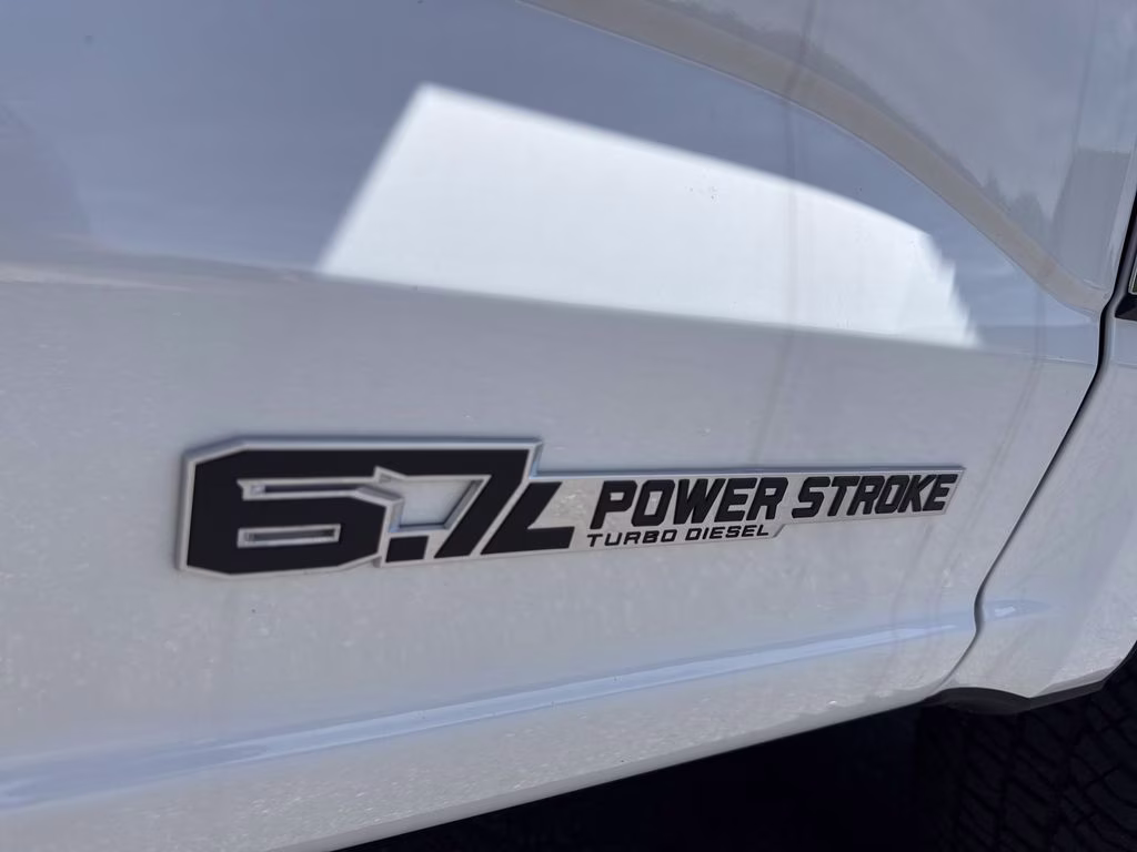 2026 Oxford White Ford Super Duty F-350 DRW XL 4X4 Chassis