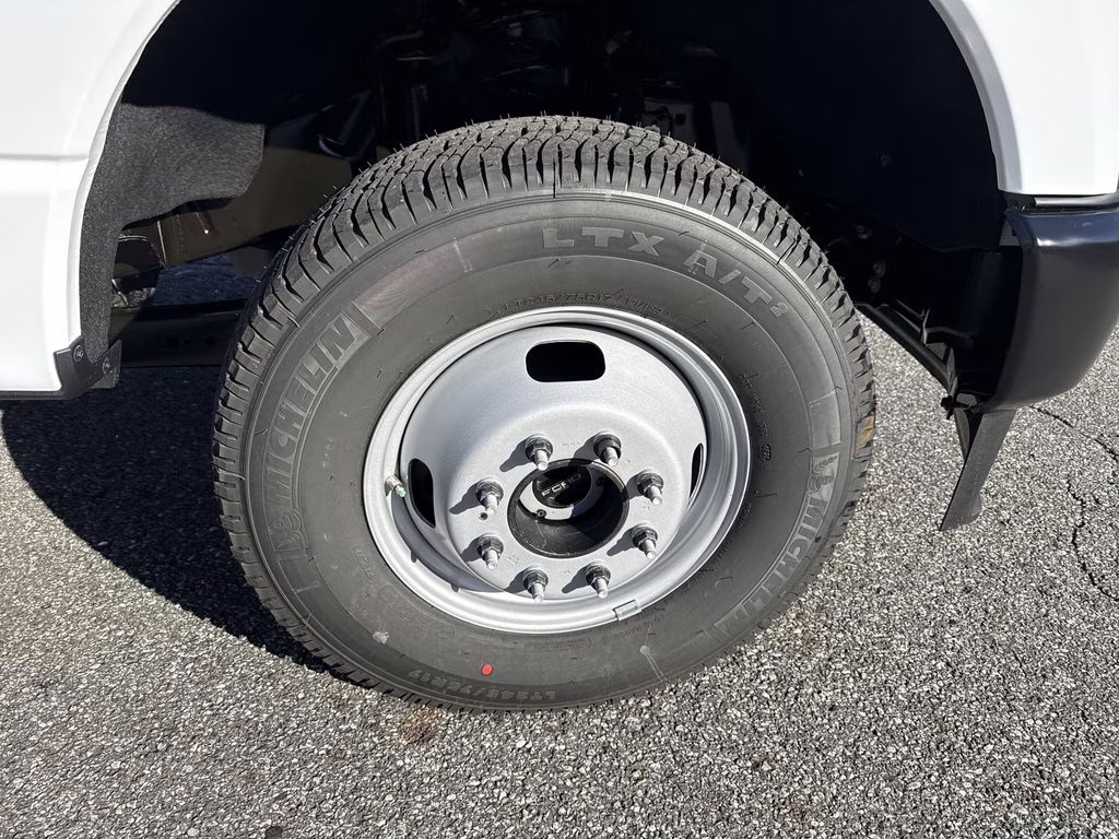 2026 Oxford White Ford Super Duty F-350 DRW XL 4X4 Chassis