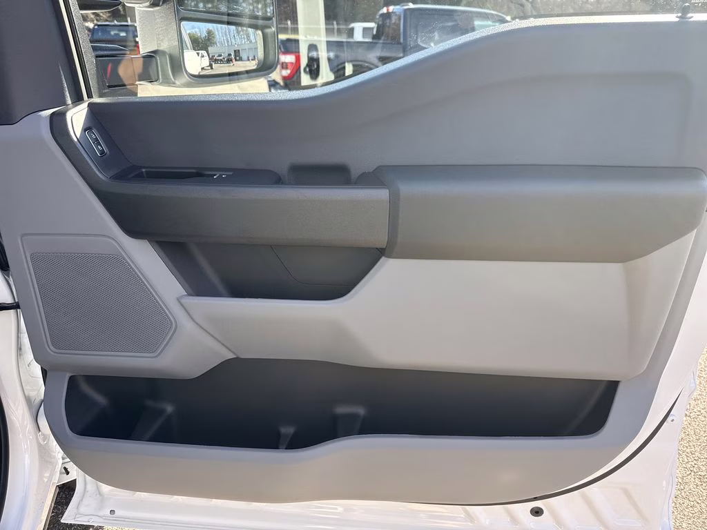 2026 Oxford White Ford Super Duty F-350 DRW XL 4X4 Chassis