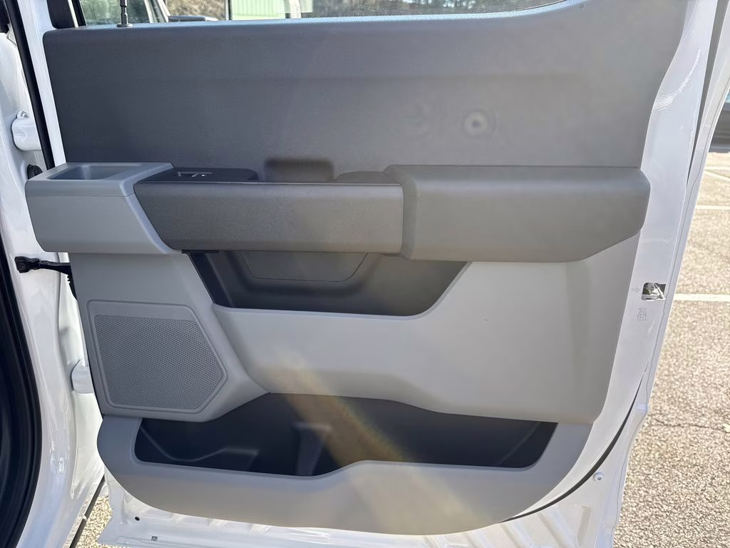 2026 Oxford White Ford Super Duty F-350 DRW XL 4X4 Chassis