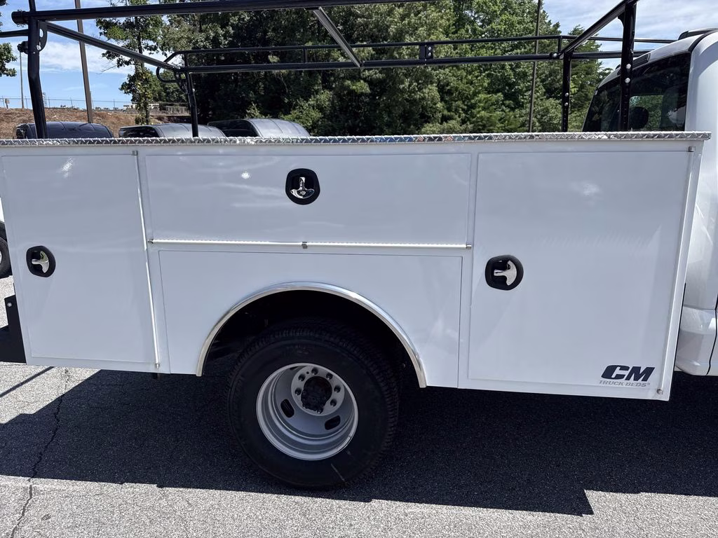 2026 Oxford White Ford Super Duty F-350 DRW XL 4X4 Chassis