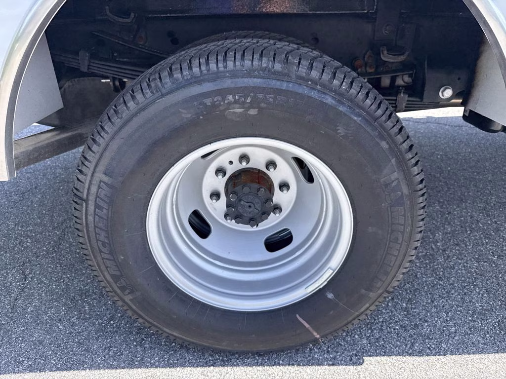 2026 Oxford White Ford Super Duty F-350 DRW XL 4X4 Chassis