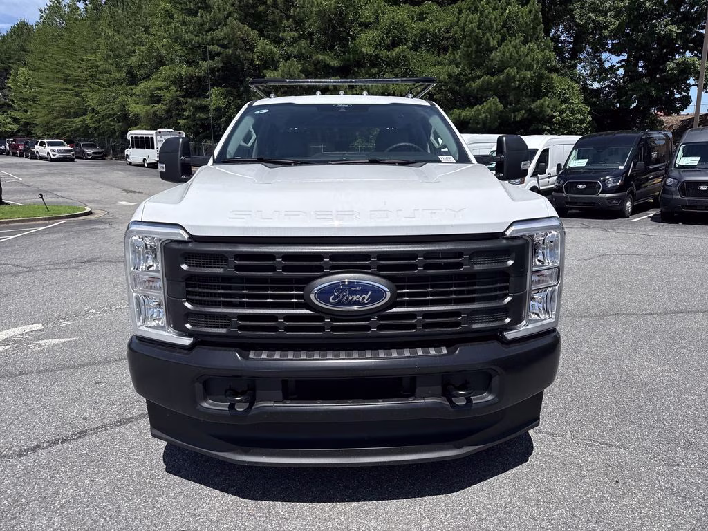 2026 Oxford White Ford Super Duty F-350 DRW XL 4X4 Chassis
