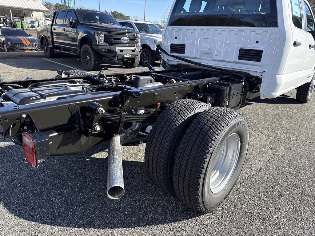 2026 Oxford White Ford Super Duty F-350 DRW XL 4X4 Chassis