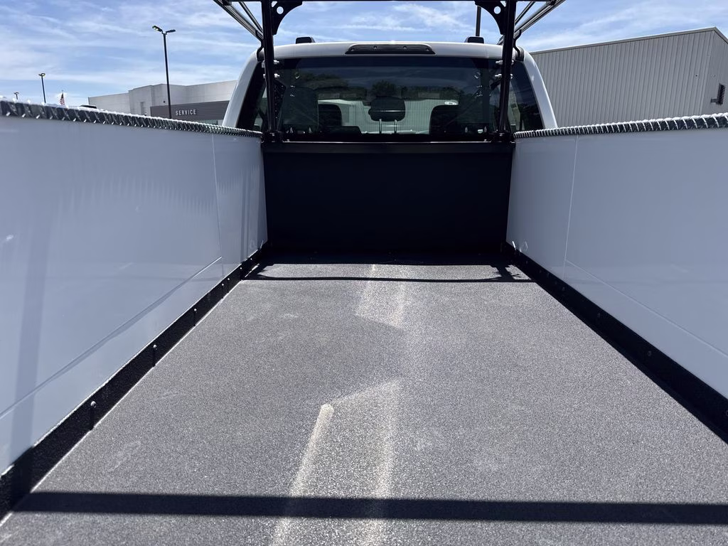 2026 Oxford White Ford Super Duty F-350 DRW XL 4X4 Chassis