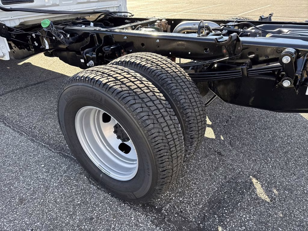 2026 Oxford White Ford Super Duty F-350 DRW XL 4X4 Chassis