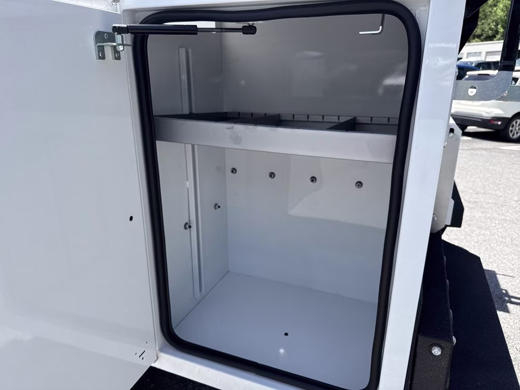 2026 Oxford White Ford Super Duty F-350 DRW XL 4X4 Chassis