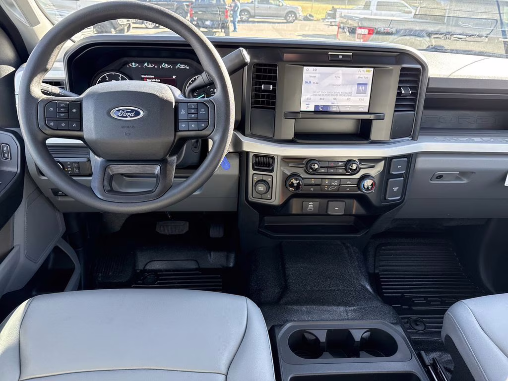 2026 Oxford White Ford Super Duty F-350 DRW XL 4X4 Chassis