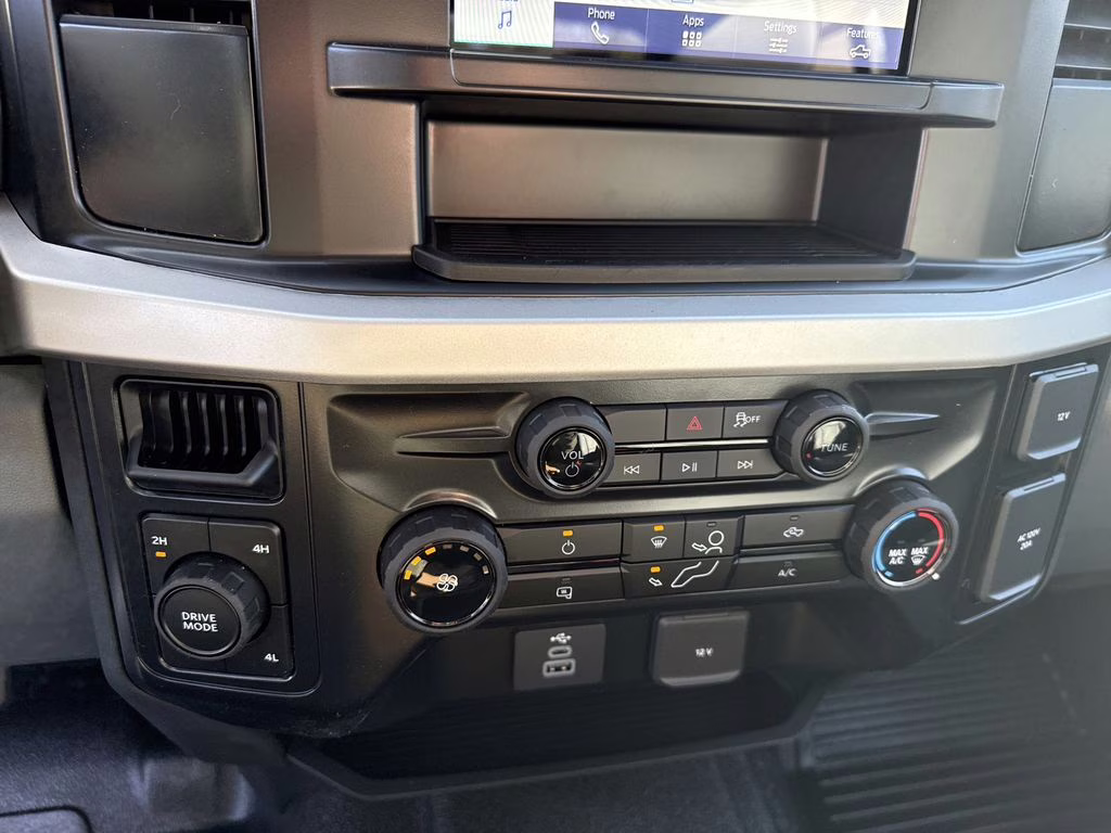 2026 Oxford White Ford Super Duty F-350 DRW XL 4X4 Chassis