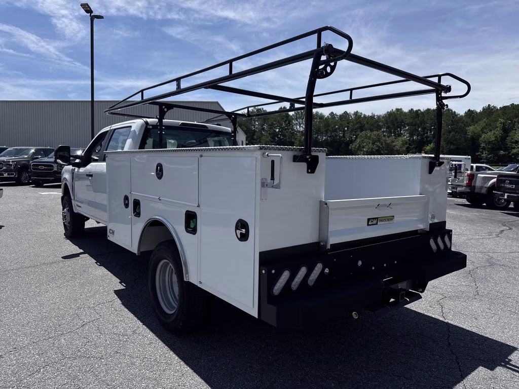 2026 Oxford White Ford Super Duty F-350 DRW XL 4X4 Chassis