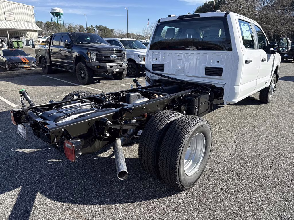 2026 Oxford White Ford Super Duty F-350 DRW XL 4X4 Chassis