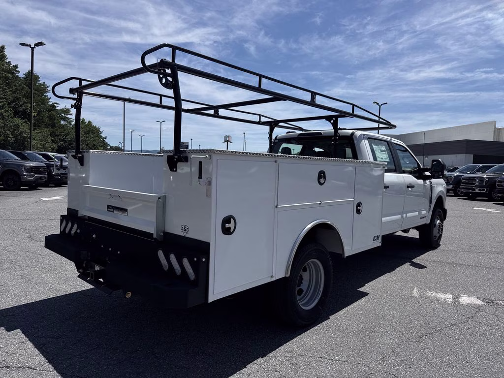 2026 Oxford White Ford Super Duty F-350 DRW XL 4X4 Chassis