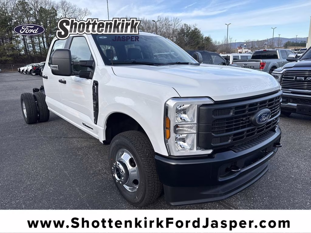 2026 Oxford White Ford Super Duty F-350 DRW XL 4X4 Chassis