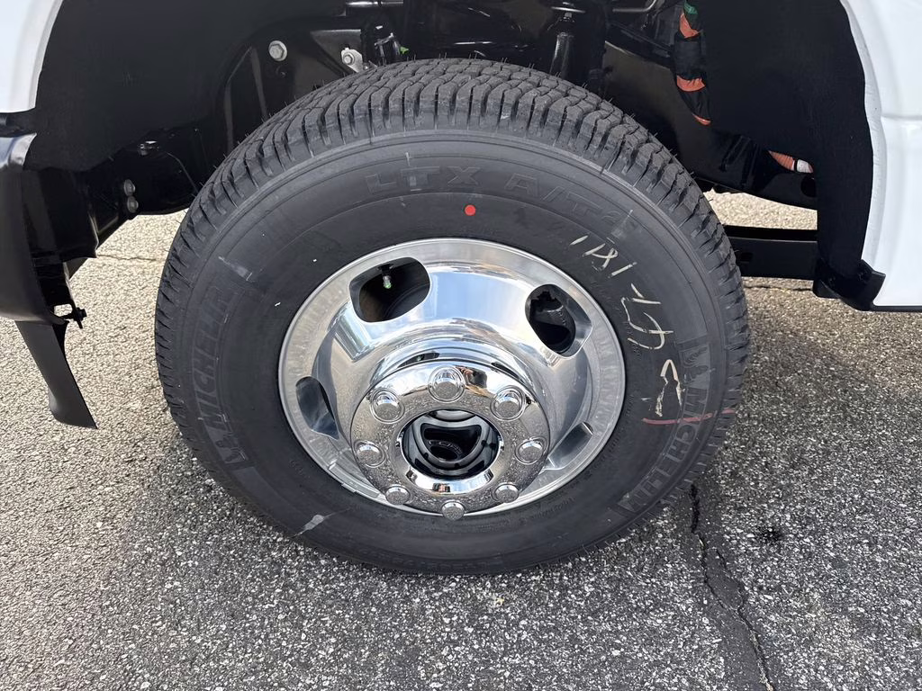 2026 Oxford White Ford Super Duty F-350 DRW XL 4X4 Chassis
