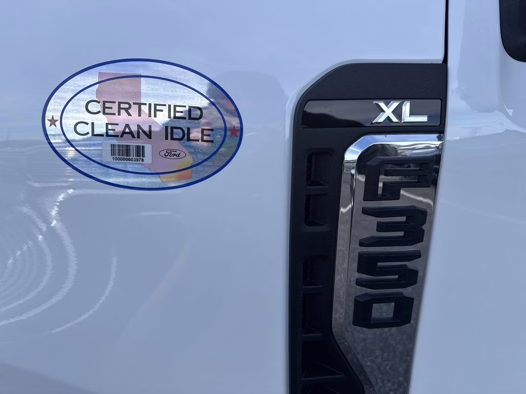 2026 Oxford White Ford Super Duty F-350 DRW XL 4X4 Chassis