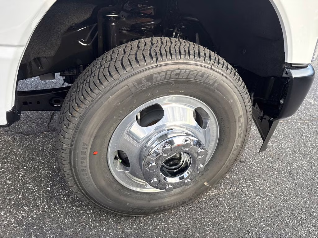 2026 Oxford White Ford Super Duty F-350 DRW XL 4X4 Chassis