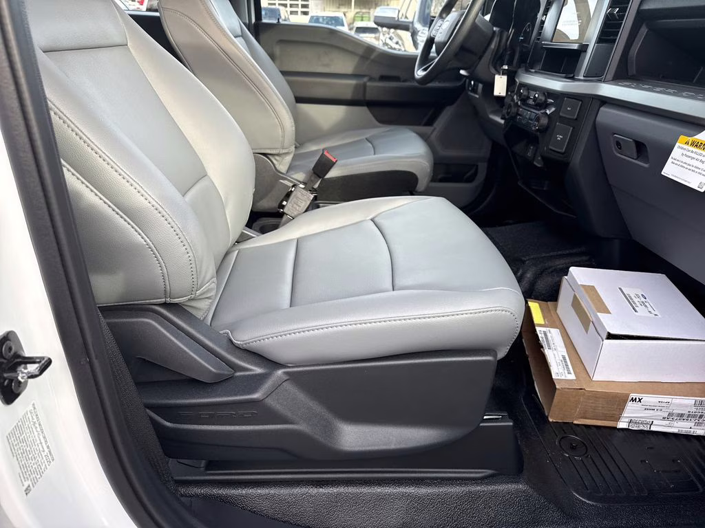 2026 Oxford White Ford Super Duty F-350 DRW XL 4X4 Chassis