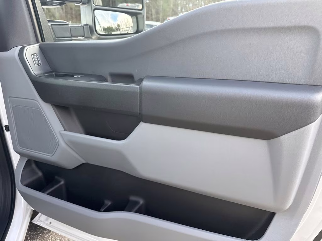 2026 Oxford White Ford Super Duty F-350 DRW XL 4X4 Chassis