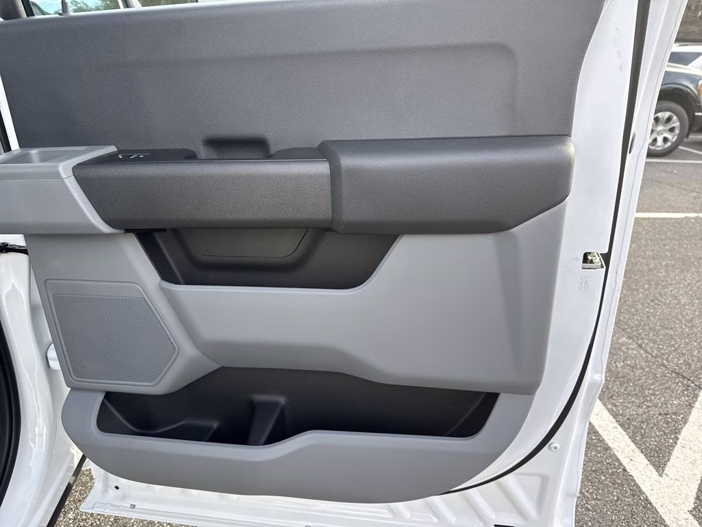 2026 Oxford White Ford Super Duty F-350 DRW XL 4X4 Chassis