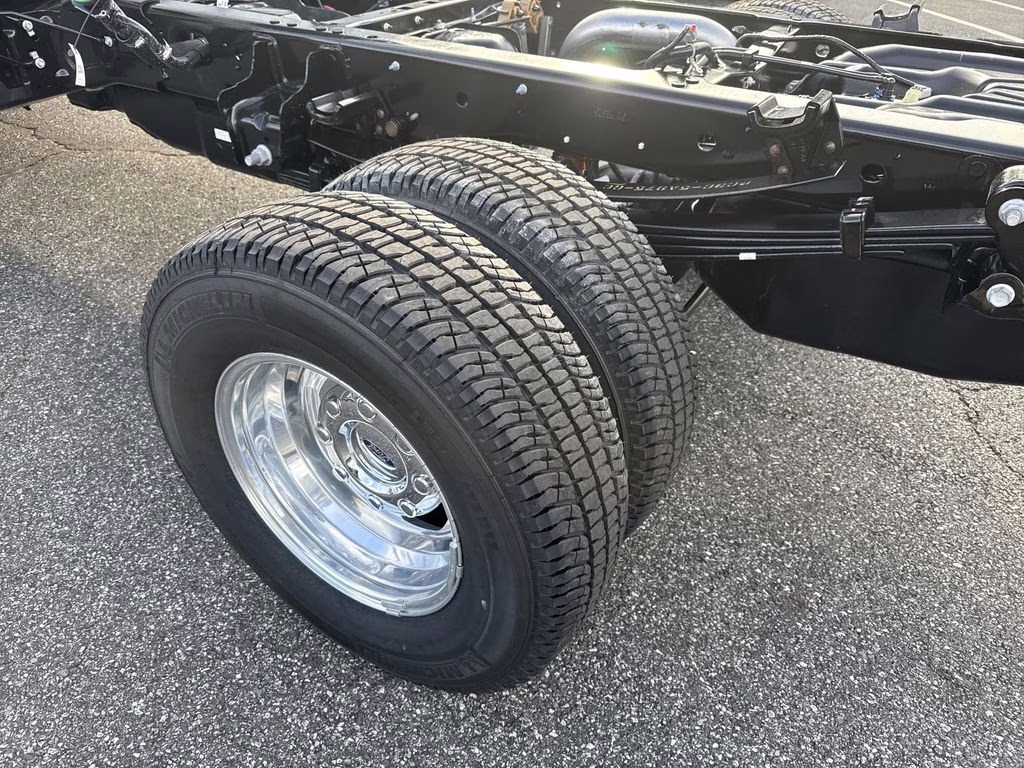 2026 Oxford White Ford Super Duty F-350 DRW XL 4X4 Chassis