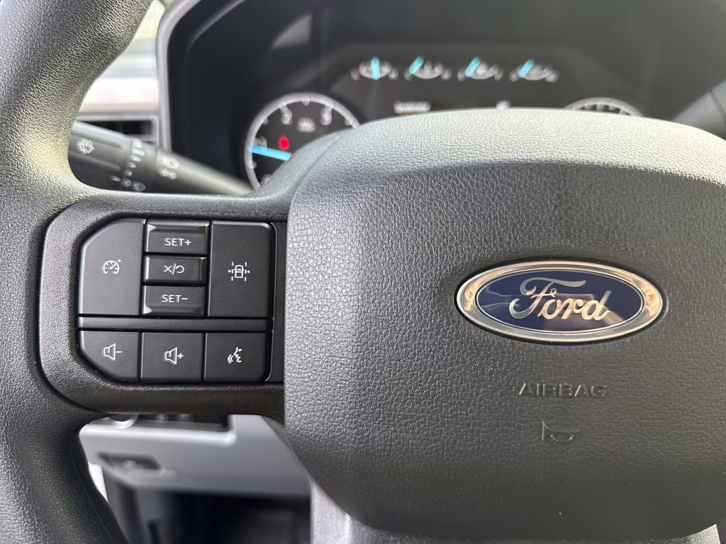 2026 Oxford White Ford Super Duty F-350 DRW XL 4X4 Chassis