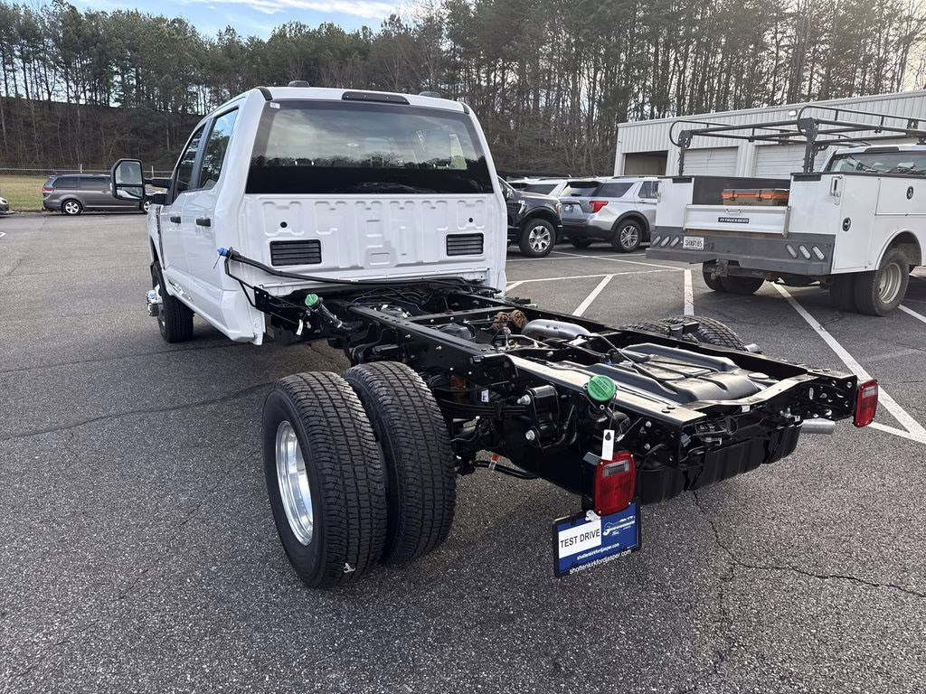 2026 Oxford White Ford Super Duty F-350 DRW XL 4X4 Chassis