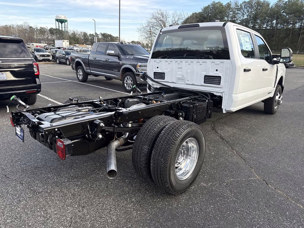 2026 Oxford White Ford Super Duty F-350 DRW XL 4X4 Chassis
