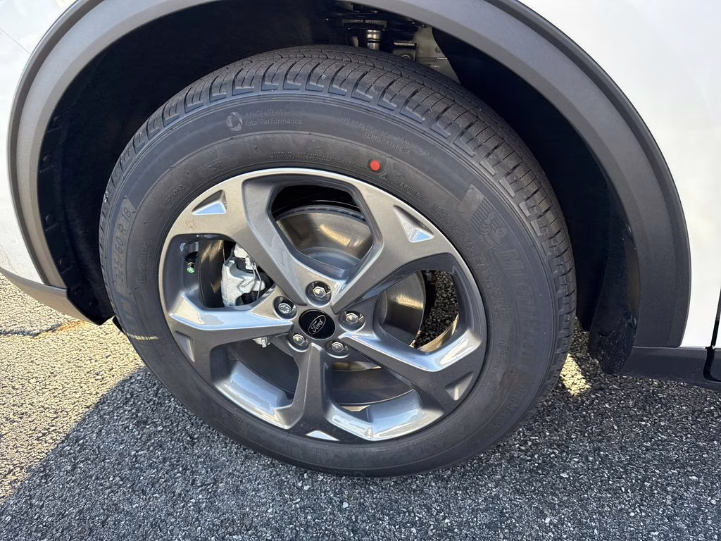 2026 Star White Metallic Tri-Coat Ford Escape ST-Line FWD SUV