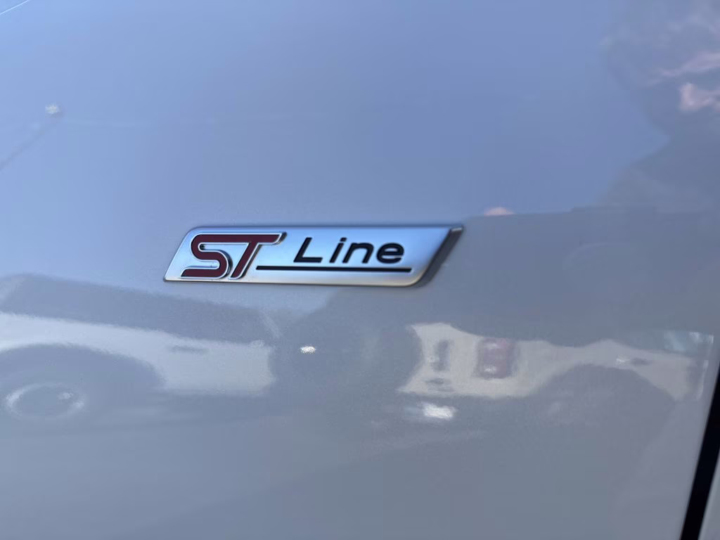 2026 Star White Metallic Tri-Coat Ford Escape ST-Line FWD SUV