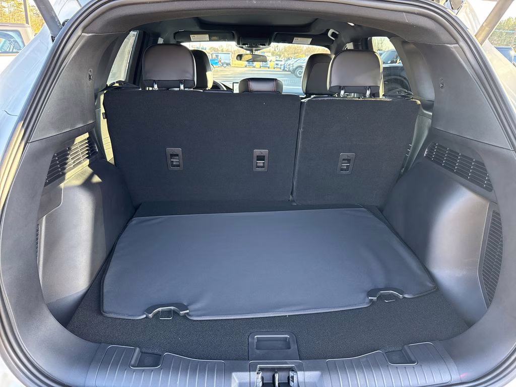 2026 Star White Metallic Tri-Coat Ford Escape ST-Line FWD SUV