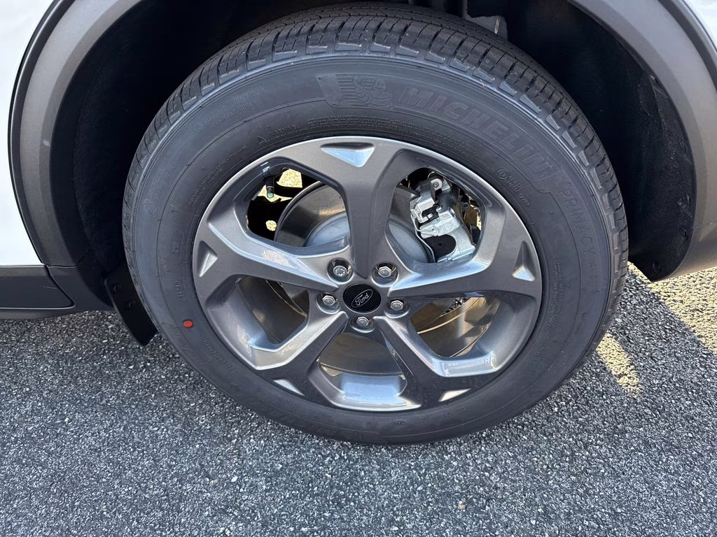 2026 Star White Metallic Tri-Coat Ford Escape ST-Line FWD SUV