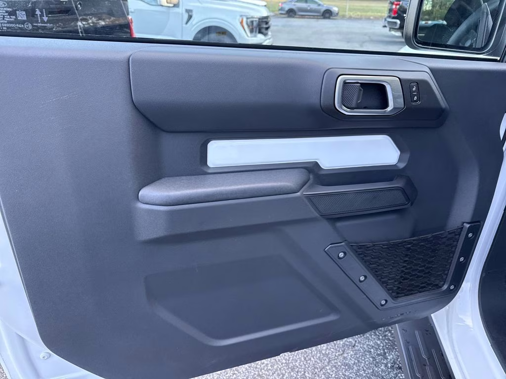 2025 Oxford White Ford Bronco Base 4X4 SUV
