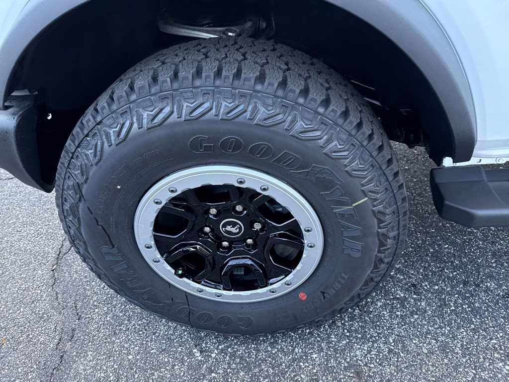 2025 Oxford White Ford Bronco Base 4X4 SUV