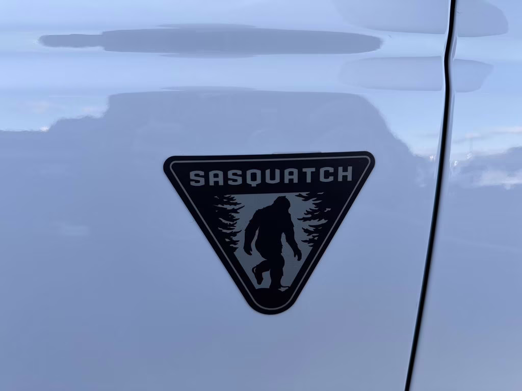 2025 Oxford White Ford Bronco Base 4X4 SUV