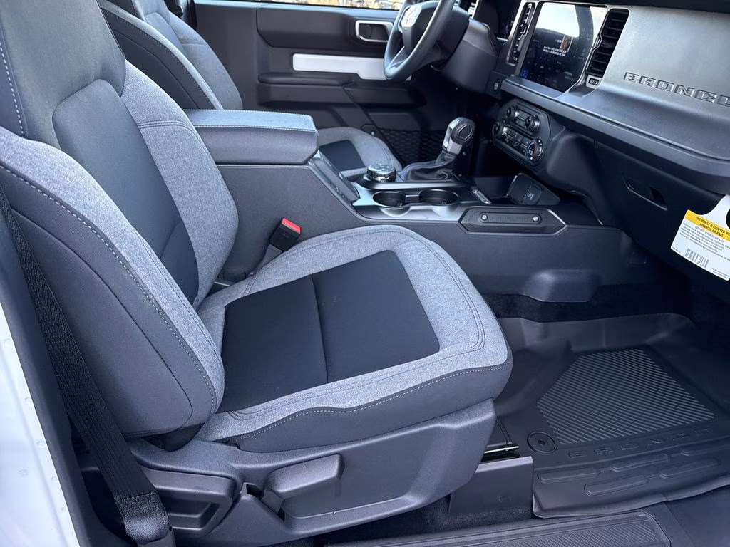 2025 Oxford White Ford Bronco Base 4X4 SUV