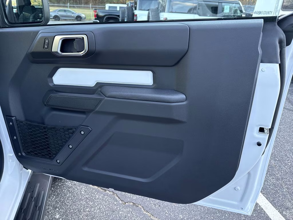 2025 Oxford White Ford Bronco Base 4X4 SUV
