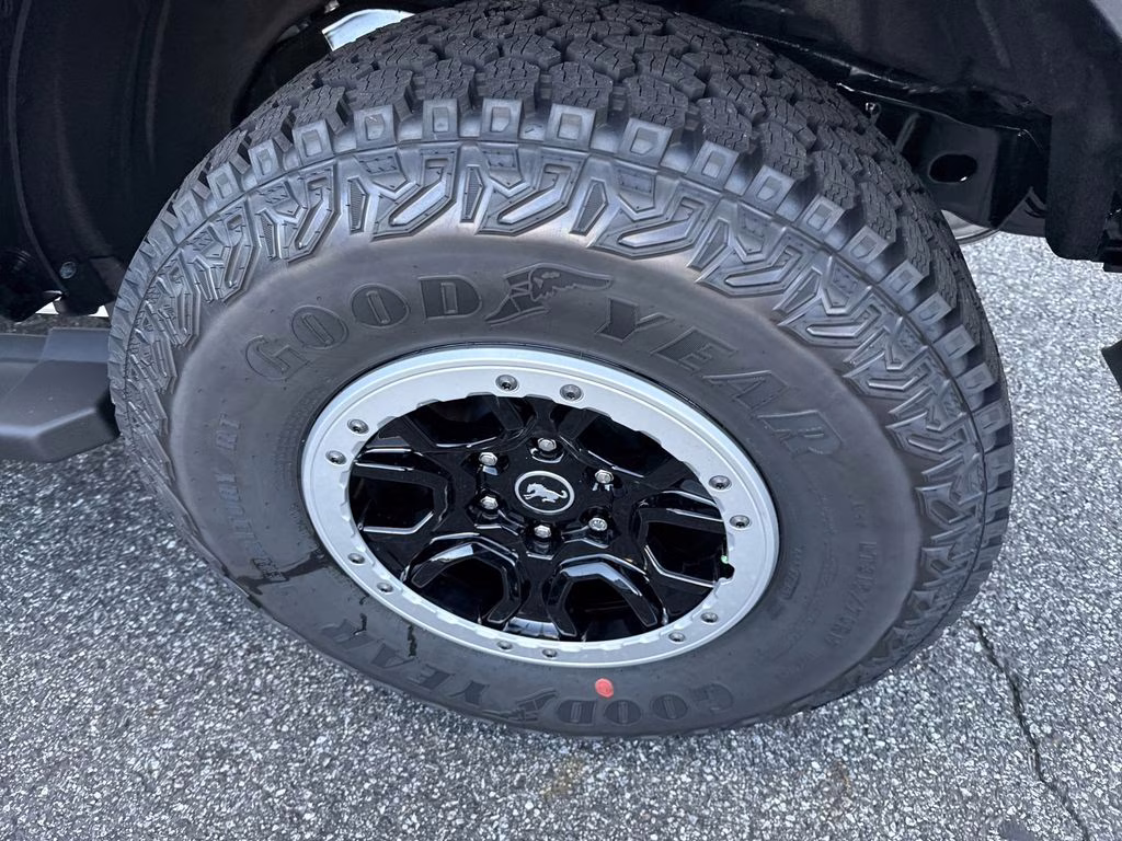 2025 Oxford White Ford Bronco Base 4X4 SUV