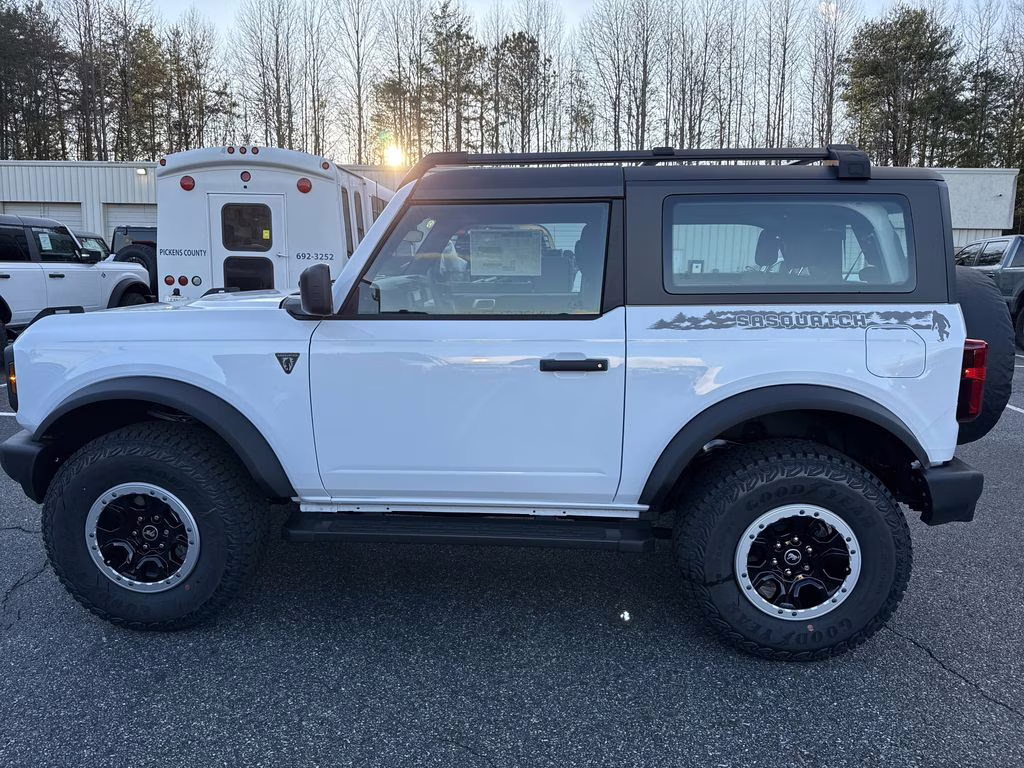 2025 Oxford White Ford Bronco Base 4X4 SUV