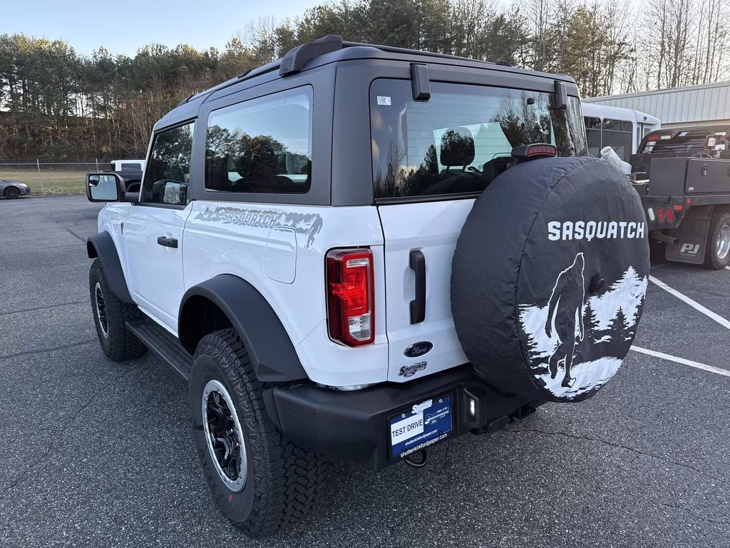 2025 Oxford White Ford Bronco Base 4X4 SUV