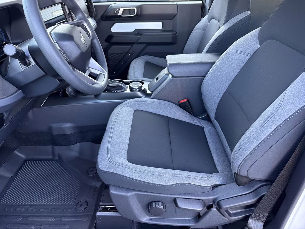 2025 Oxford White Ford Bronco Base 4X4 SUV