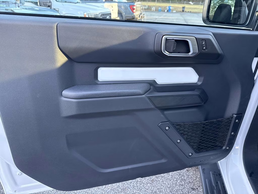 2025 Oxford White Ford Bronco Base 4X4 SUV