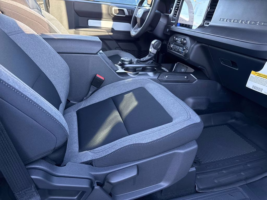 2025 Oxford White Ford Bronco Base 4X4 SUV