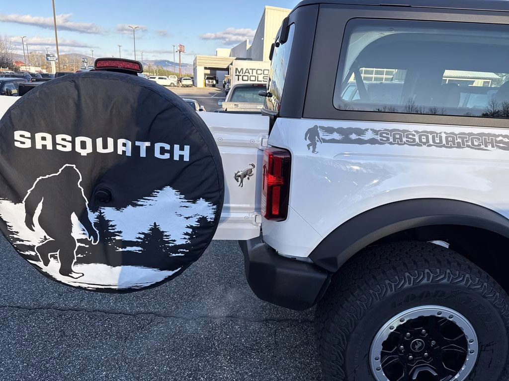 2025 Oxford White Ford Bronco Base 4X4 SUV