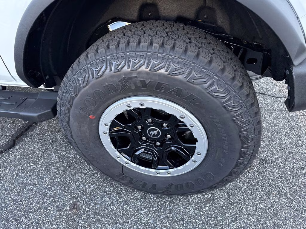 2025 Oxford White Ford Bronco Base 4X4 SUV