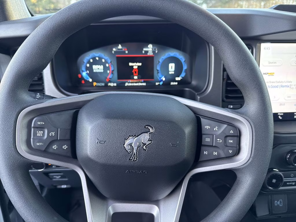 2025 Oxford White Ford Bronco Base 4X4 SUV