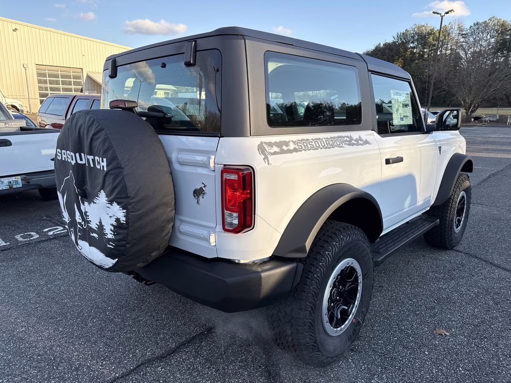 2025 Oxford White Ford Bronco Base 4X4 SUV