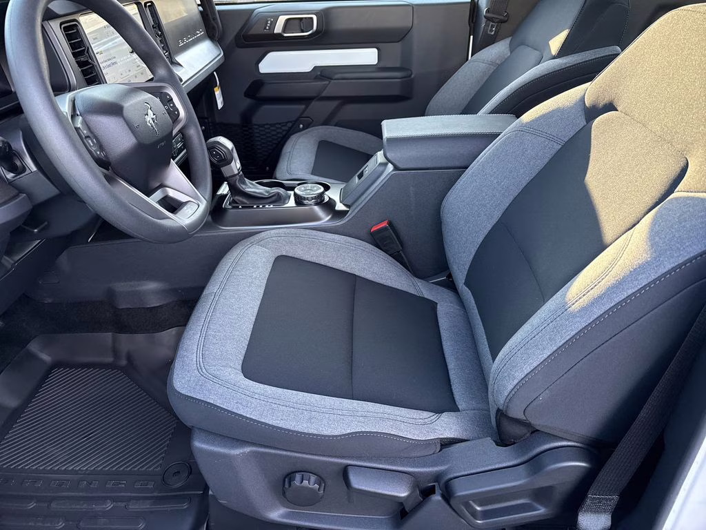 2025 Oxford White Ford Bronco Base 4X4 SUV